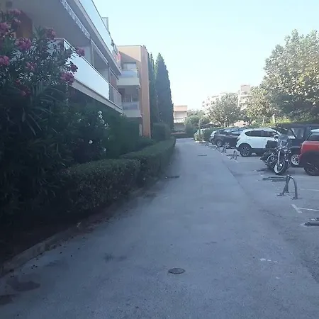 La Croix Du Sud Belinda